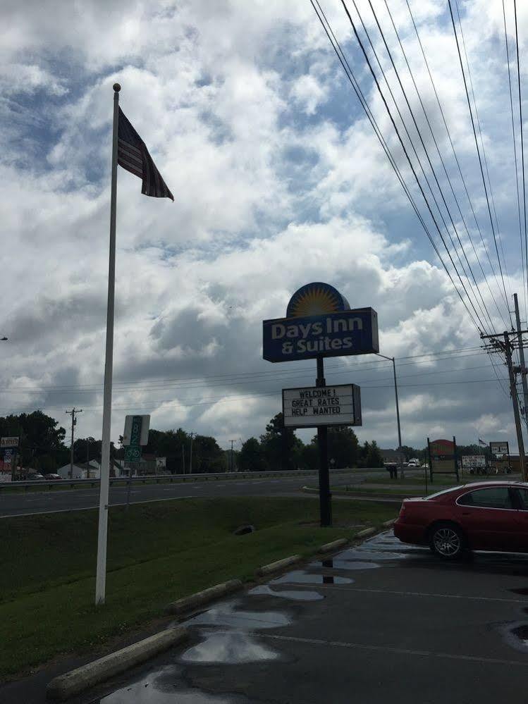 Days Inn & Suites By Wyndham Cambridge Exterior foto